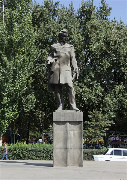 125-Памятник Грибоедову